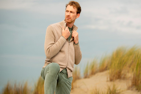 A relaxed autumn look combining comfort and style